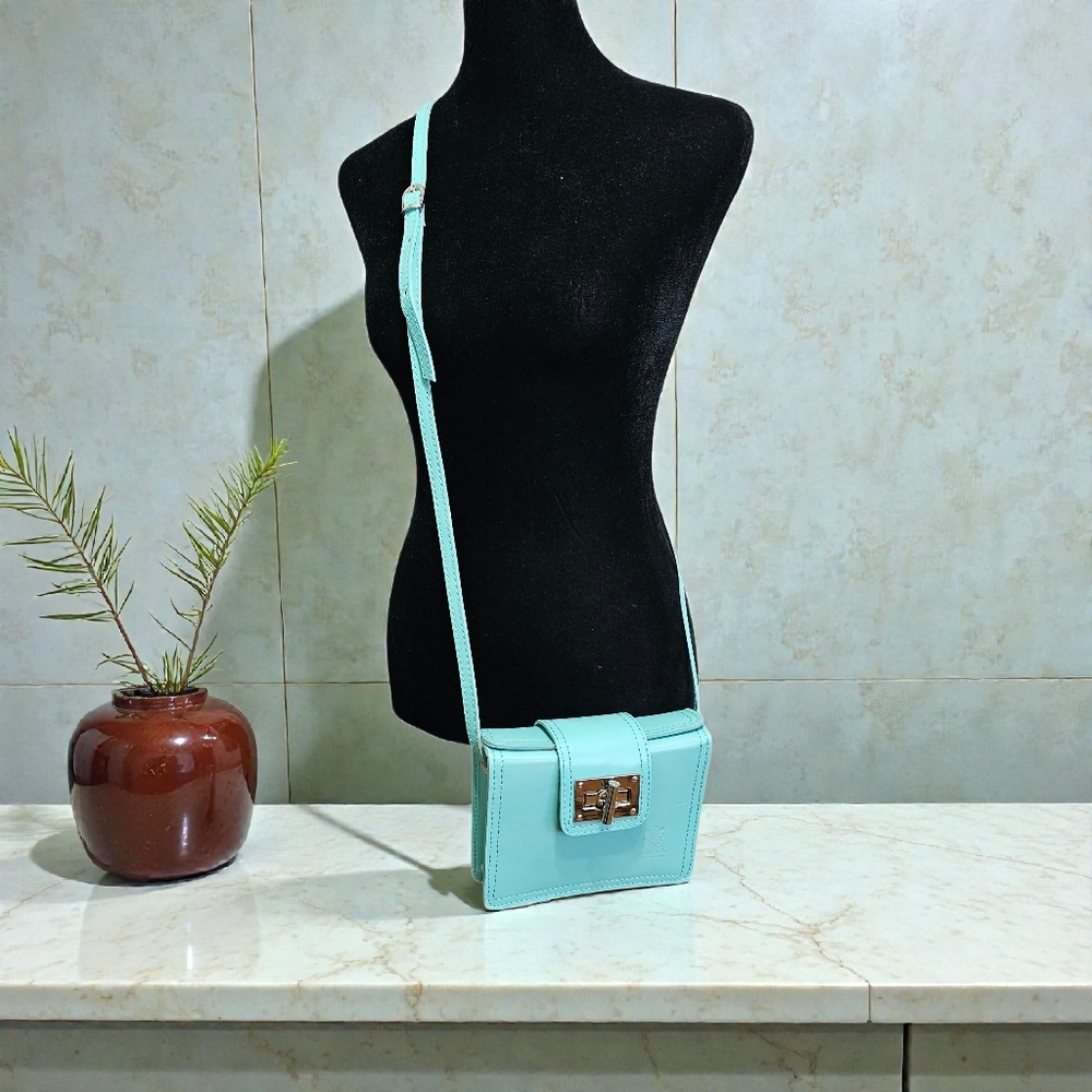 Vera Pelle Leather Turquoise Color Crossbody Bag